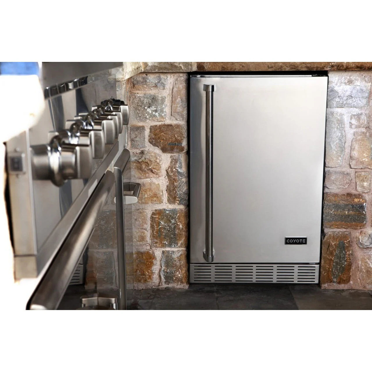 Coyote 21" Refrigerator With Right Hinge - CBIR-R - Image 3