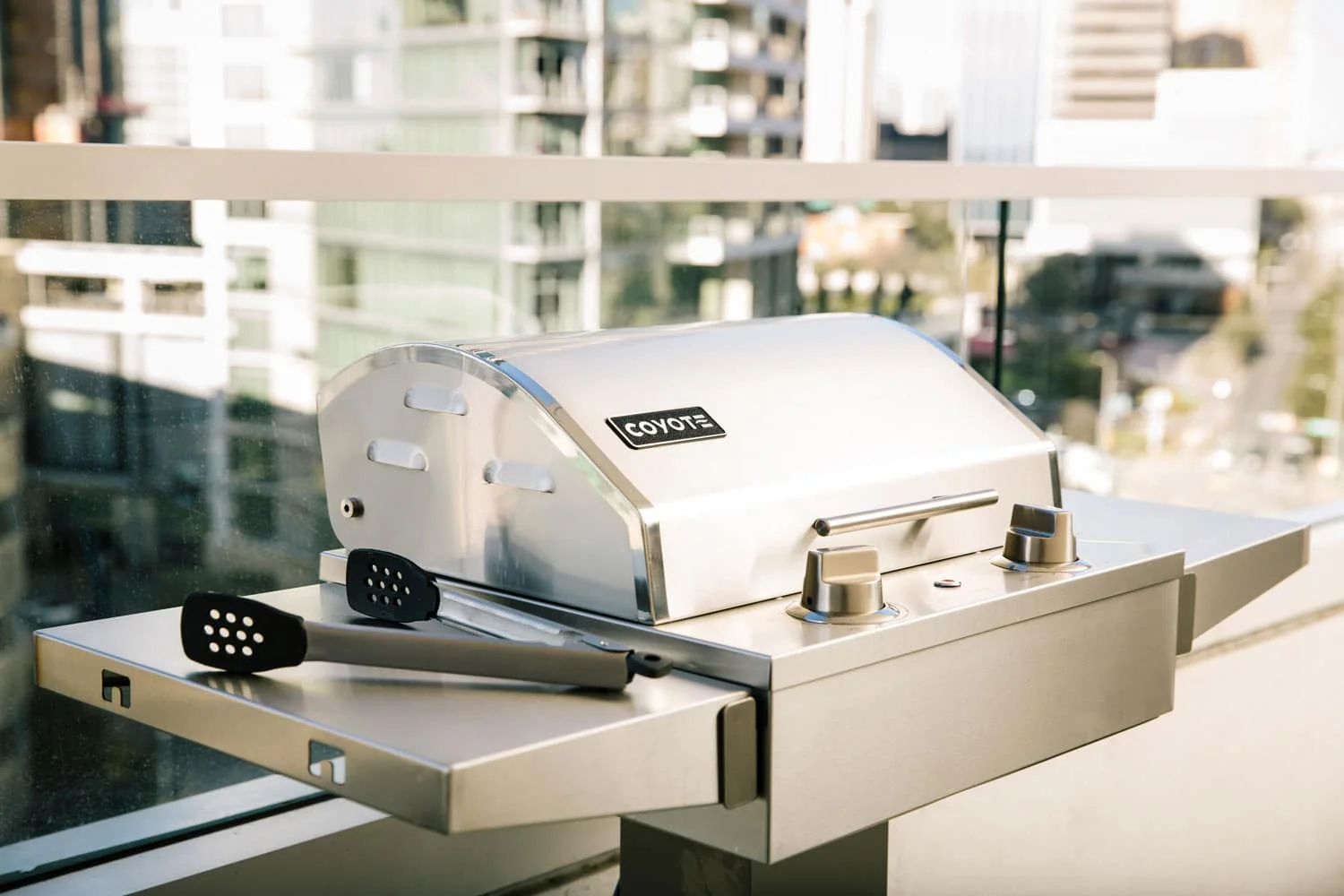 Coyote Electric Grill On Pedestal - C1EL120SM+C1ELCT21 - Image 4