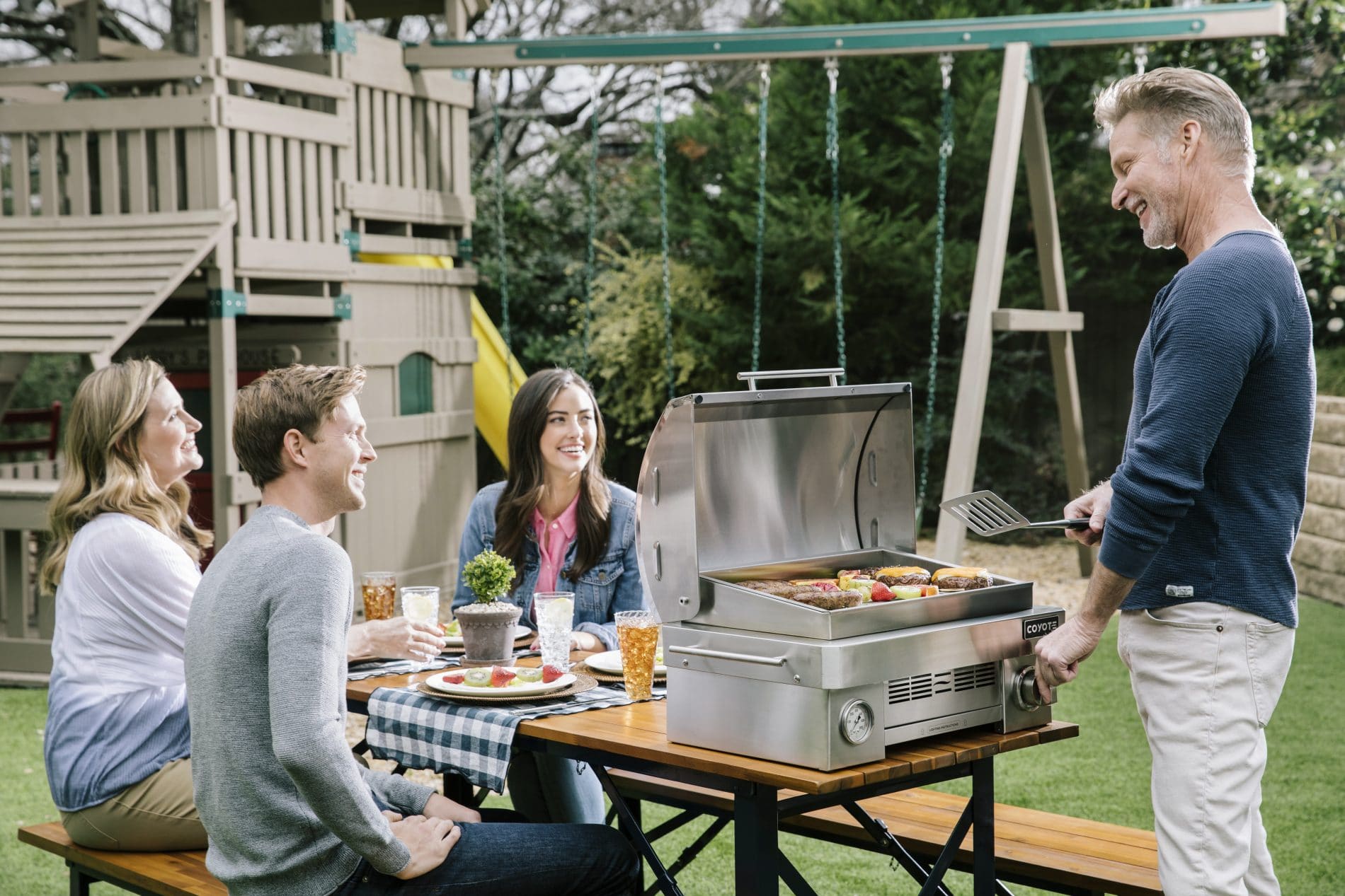 Coyote Portable 25" Grill - C1PORTLP - Image 4